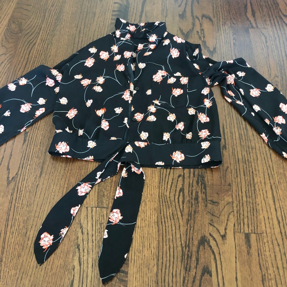 Floral cropped tie-front top